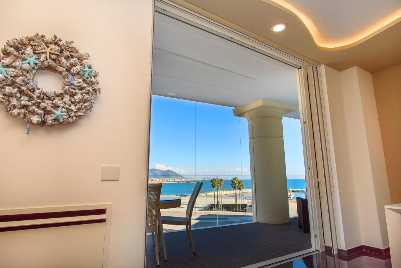 Mareluna Crescent - Luxury Seafront Experience Салерно Экстерьер фото